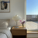 Cargar imagen en el visor de la Galería, Lámpara de mesa de cristal Koloro: moderna lámpara de niveles para espacios de estar o de trabajo