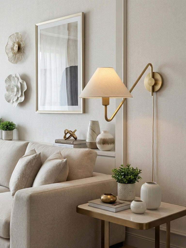 Applique murale encastrable Diora avec abat-jour en lin et bras réglable en bronze champagne