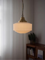 Bild in der Galerieansicht laden, Opalglas Pendelleuchte – Vintage Milchglas Pendelleuchte im Art Deco Stil
