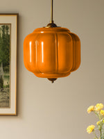 Bild in der Galerieansicht laden, Amerikanisches Vintage Cream Glass Shade Shaped Eloise Kronleuchter
