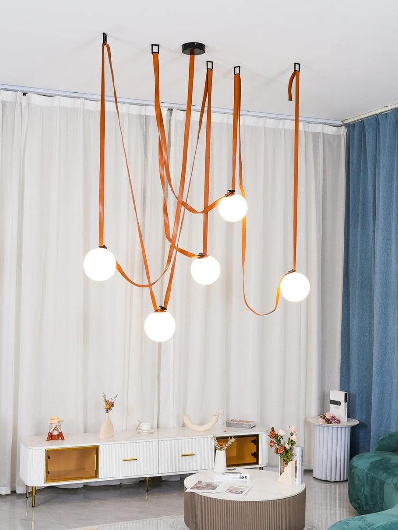 Suspension modulaire au design sculptural en forme de ceinture