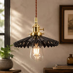 Charger l'image dans la visionneuse de galerie, pleated ceramic pendant light 13