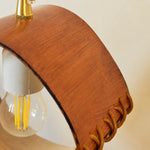 Bild in Gallery-Viewer laden, Leather grain and pendant hardware close-up