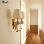 Cargar imagen en el visor de la Galería, Aplique de pared Rowan Classic con pantalla de tela – Lámpara de pared de cerámica para pasillo o dormitorio