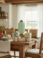 Cargar imagen en el visor de la Galería, Lámpara de mesa Eloise con pantalla de vidrio festoneado de inspiración vintage para iluminación de acento en dormitorio y sala de estar. 
