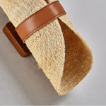 Bild in Gallery-Viewer laden, Close view of the natural loofah shade and its open fiber texture