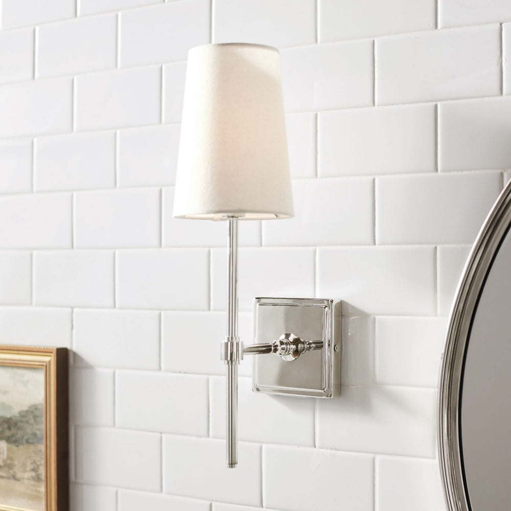 Lámpara de pared Rowan con pantalla de lino blanco elegante – Lámpara de pared retro de metal para dormitorio y pasillo