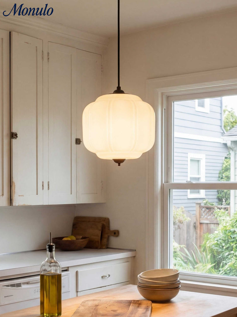 American Vintage Cremeglas-Schirm geformt Eloise Kronleuchter