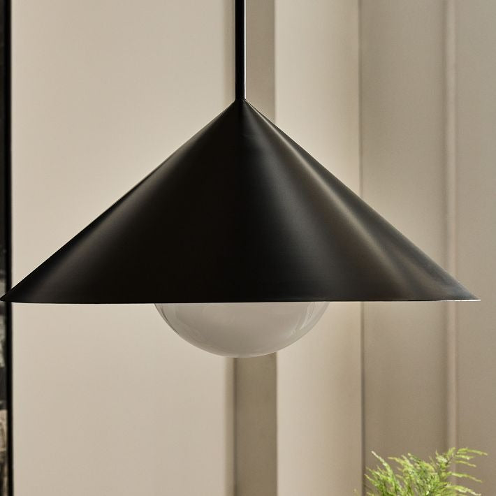 Lámpara colgante cónica de metal Brivana: diseño minimalista moderno para comedores