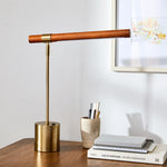 Cargar imagen en el visor de la Galería, Lámpara de mesa LED de madera lineal moderna Moss: giratoria y ajustable, carga USB
