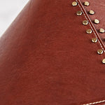 Cargar imagen en el visor de la Galería, Close detail of reddish-brown leather shade with gold rivets