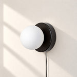 Bild in Gallery-Viewer laden, Nuvol Glass Plug-In Wall Light