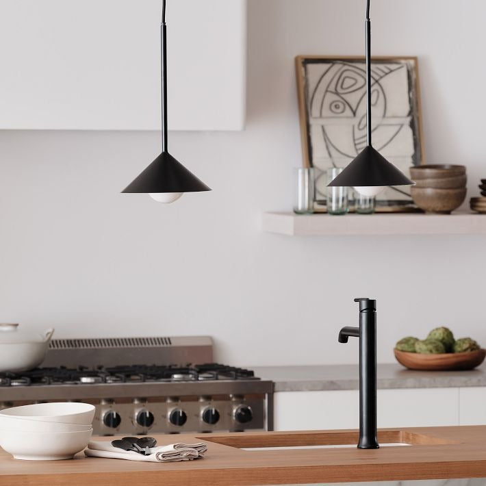 Lámpara colgante cónica de metal Brivana: diseño minimalista moderno para comedores