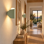 Charger l'image dans la visionneuse de galerie, Textured Rim Pointed Shade Aluminium Wall Light