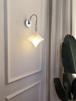 Cargar imagen en el visor de la Galería, Aplique de pared Art Déco Star - Lámpara de vidrio esmerilado para pasillo - Astris Selene 
