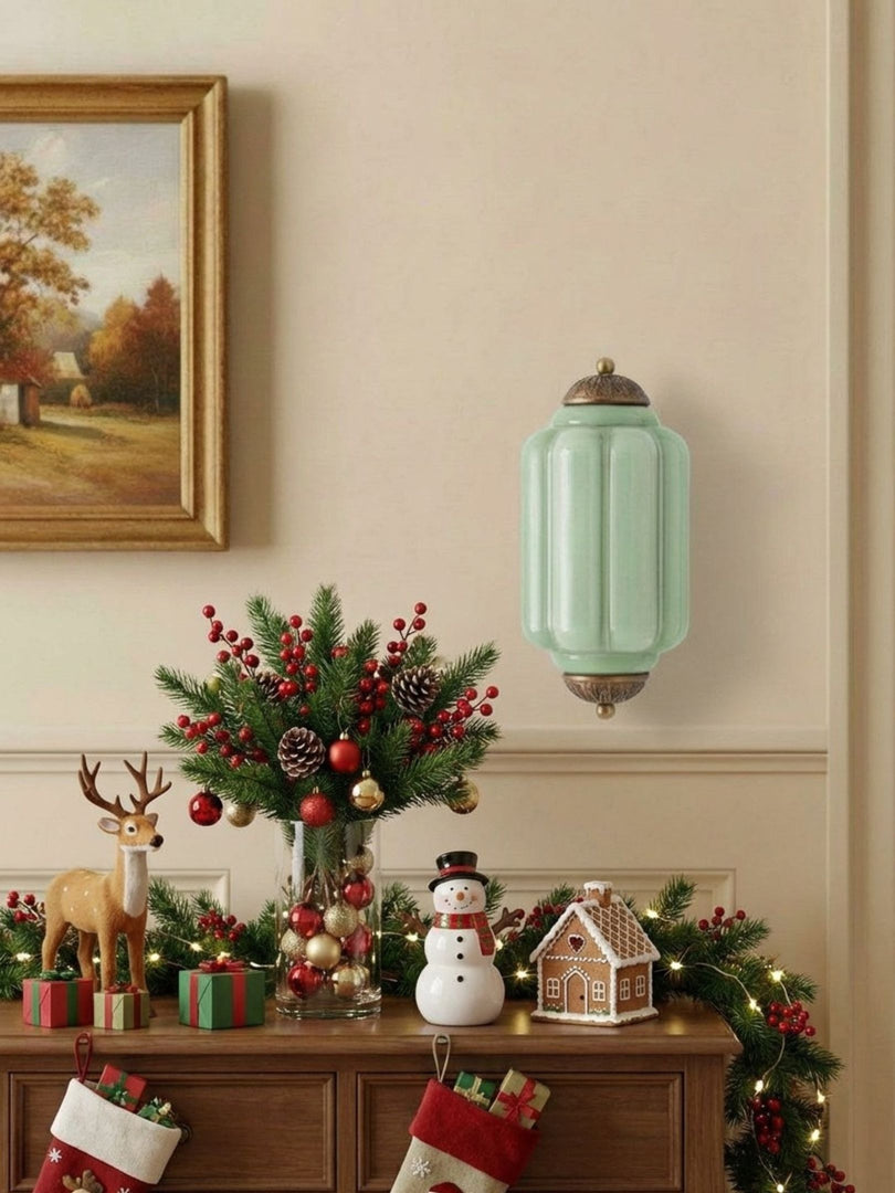 Aplique de pared Eloise vintage de vidrio lechoso festoneado: iluminación de acento moderna para baño y dormitorio