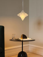 Cargar imagen en el visor de la Galería, Lámpara colgante Art Déco Star de cristal esmerilado con estilo geométrico - Astris Elara 
