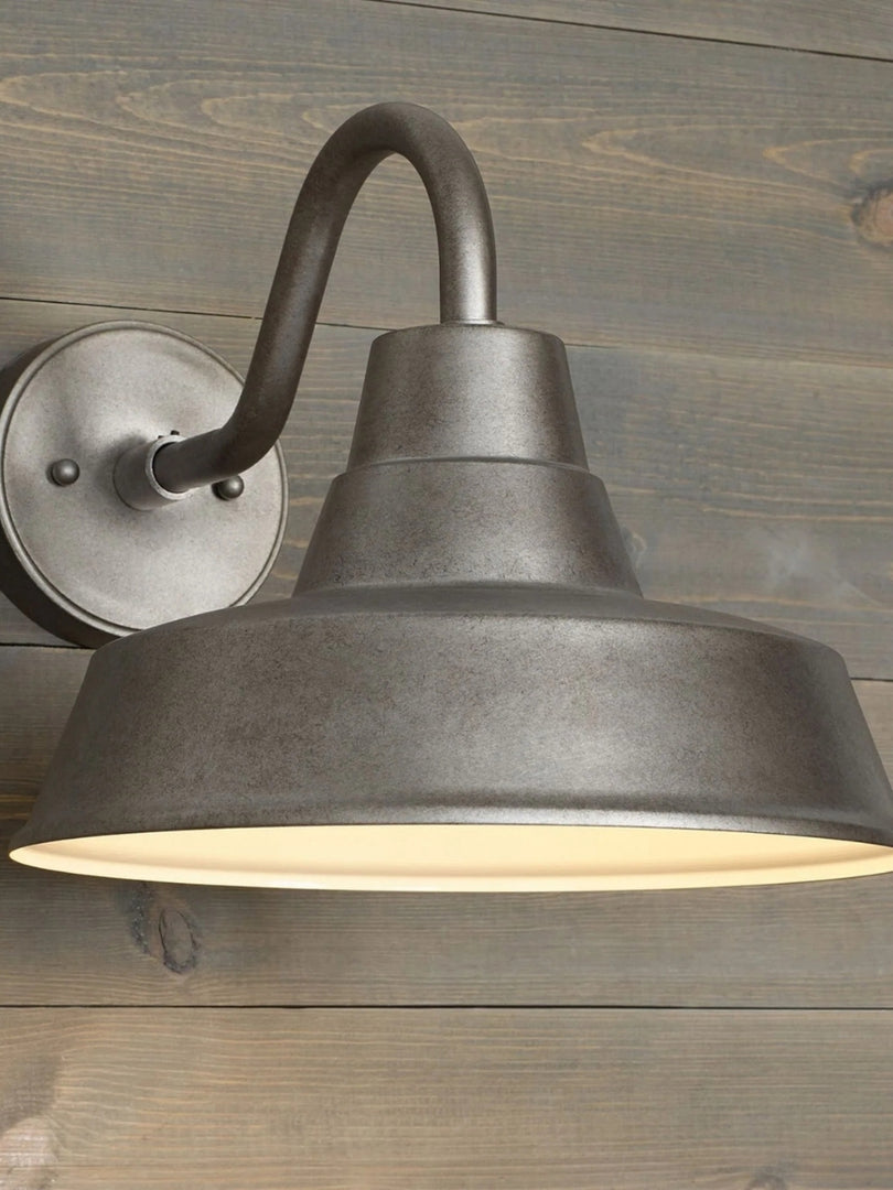Aplique de pared para granero de exterior Korvi: iluminación retro de aluminio resistente