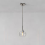 Cargar imagen en el visor de la Galería, Lámpara colgante Selvion con forma de globo escultural: moderna lámpara colgante de cristal con un diseño elegante.
