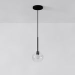 Cargar imagen en el visor de la Galería, Lámpara colgante Selvion con forma de globo escultural: moderna lámpara colgante de cristal con un diseño elegante.
