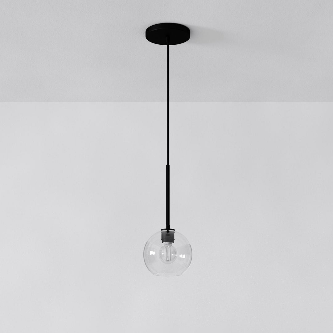 Lámpara colgante Selvion con forma de globo escultural: moderna lámpara colgante de cristal con un diseño elegante.