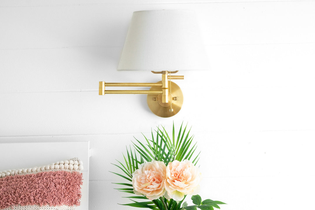 Aplique de pared estilo escuela Ornato Luxe de latón - Lámpara de pared Art Déco con pantalla de vidrio blanco