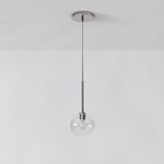 Cargar imagen en el visor de la Galería, Lámpara colgante Selvion con forma de globo escultural: moderna lámpara colgante de cristal con un diseño elegante.

