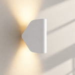 Charger l'image dans la visionneuse de galerie, Textured Rim Pointed Shade Aluminium Wall Light