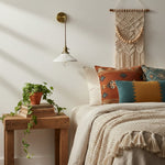 Cargar imagen en el visor de la Galería, Lámpara de pared cerámica plisada Cerelle – Aplique escultórico con diseño acanalado para dormitorio o pasillo N30