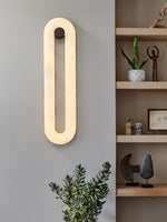 Cargar imagen en el visor de la Galería, Luz de pared Alabaster Loop