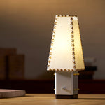 Charger l'image dans la visionneuse de galerie, Lampe de table géométrique moderne en métal – Abat-jour en parchemin pour éclairage de table de nuit