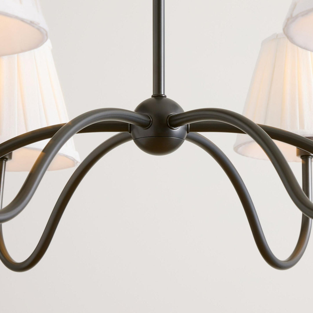 Lámpara de araña plisada Luvora de 6 luces: moderna elegancia de latón para comedores
