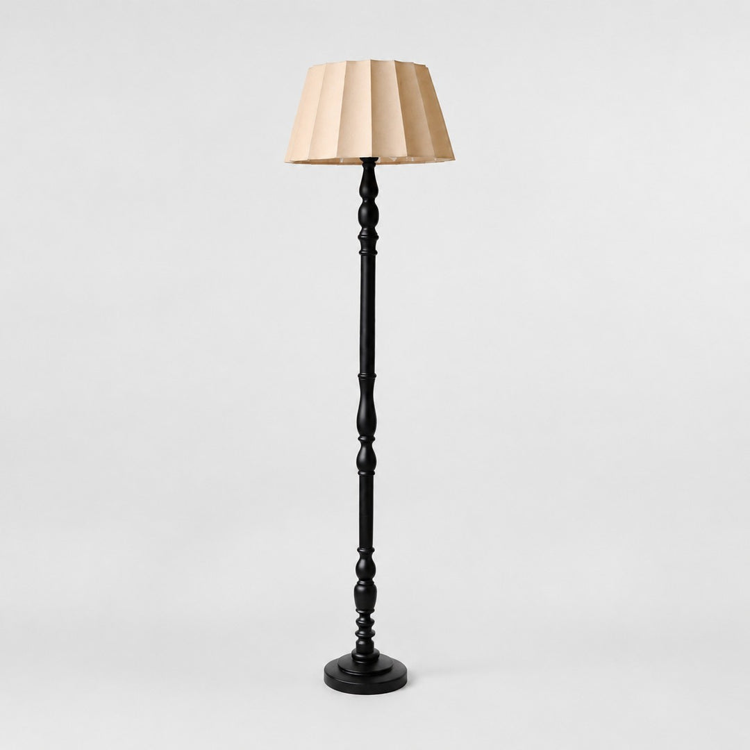 Lámpara de pie vintage con pantalla de tela y base de madera torneada