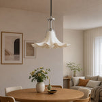 Bild in Gallery-Viewer laden, Cazelle Artistic Floral Pendant Lamp – Modern Sculptural Fixture for Living and Dining Areas
