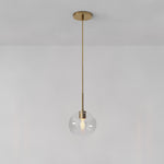 Cargar imagen en el visor de la Galería, Lámpara colgante Selvion con forma de globo escultural: moderna lámpara colgante de cristal con un diseño elegante.
