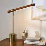 Cargar imagen en el visor de la Galería, Lámpara de mesa LED de madera lineal moderna Moss: giratoria y ajustable, carga USB
