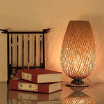 Bild in Gallery-Viewer laden, Handgefertigte Nachhaltige Bambus Tischlampe