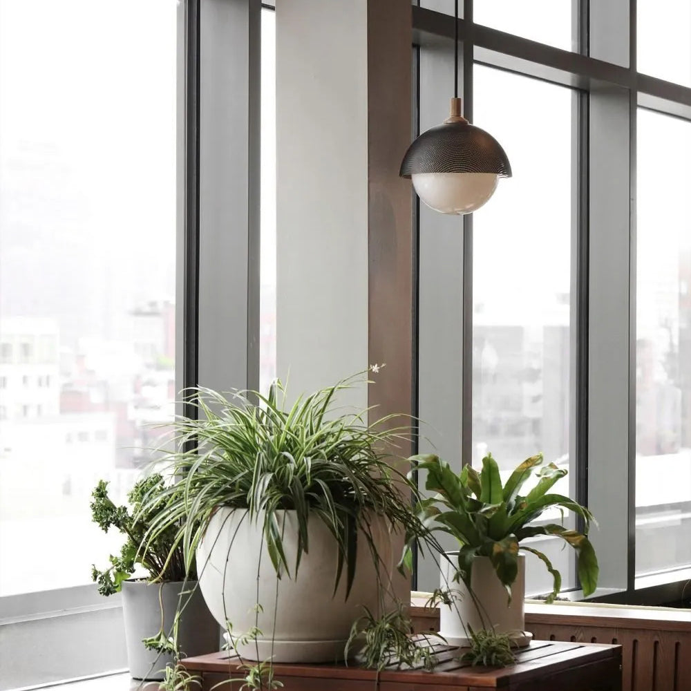 Lampe suspendue perforée en forme de dôme