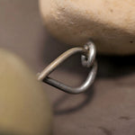 Cargar imagen en el visor de la Galería, Close-up of metal connector hardware on the wind chime