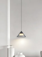 Bild in der Galerieansicht laden, Kegelglas Pendelleuchte – Modernes konisches Design für Küchen- und Essbereiche

