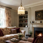 Cargar imagen en el visor de la Galería, Ceramic tassel pendant light in a vintage living room