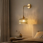 Cargar imagen en el visor de la Galería, Chain-hung ripple glass wall light in a bedroom