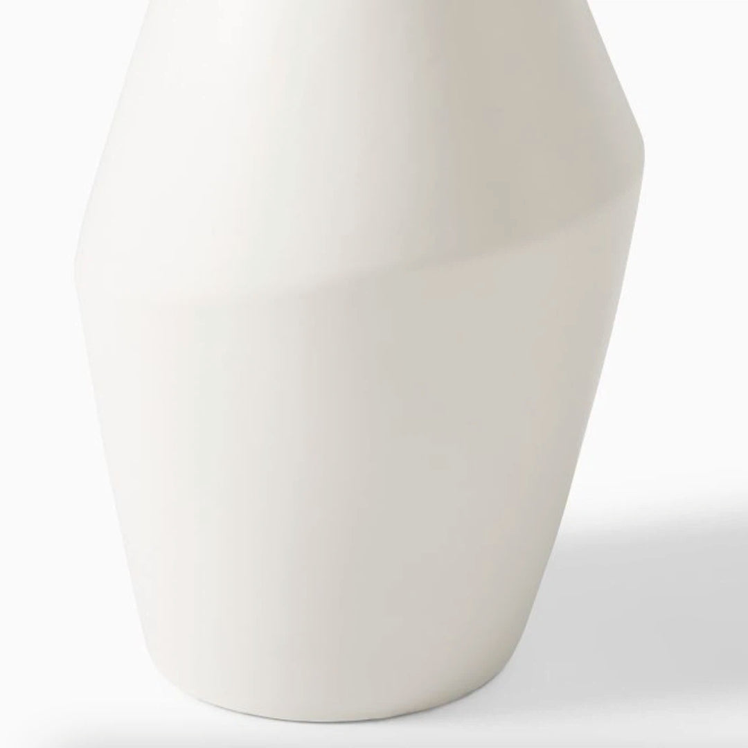 Lámpara de pie moderna de cerámica orgánica Lumera - Forma escultórica asimétrica y luz ambiental para dormitorio