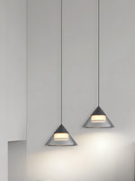 Bild in der Galerieansicht laden, Kegelglas Pendelleuchte – Modernes konisches Design für Küchen- und Essbereiche
