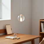 Charger l'image dans la visionneuse de galerie, Suspension sphérique décorative en cristal Lorivo, effet étoilé pour espaces de détente