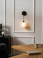 Bild in Gallery-Viewer laden, Droplet Alabaster Wandleuchte