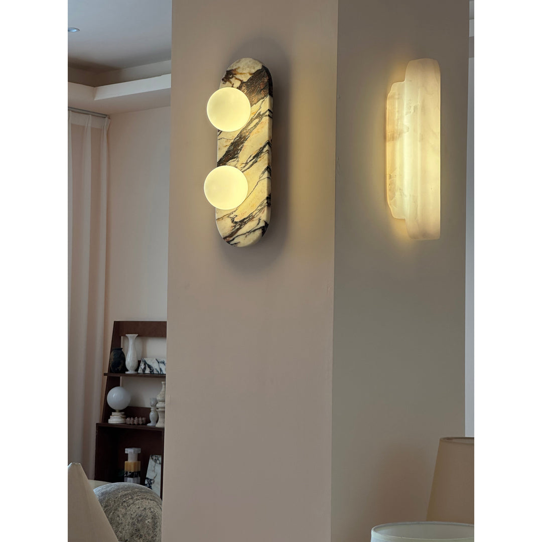 Moderne minimalistische vertikale Wandleuchte mit schlankem Profil für Schlafzimmer-Nachttisch und Akzentbeleuchtung