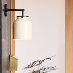 Cargar imagen en el visor de la Galería, Aplique de pared minimalista para exterior Hanton: aplique industrial de metal mate para espacios modernos
