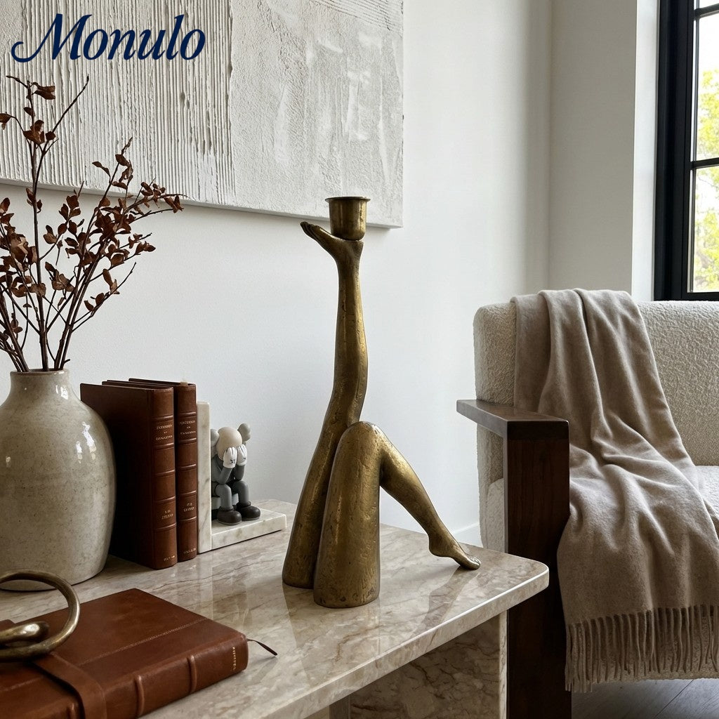 Base de vela dorada escultórica Kickra - Decoración para comedor y sala