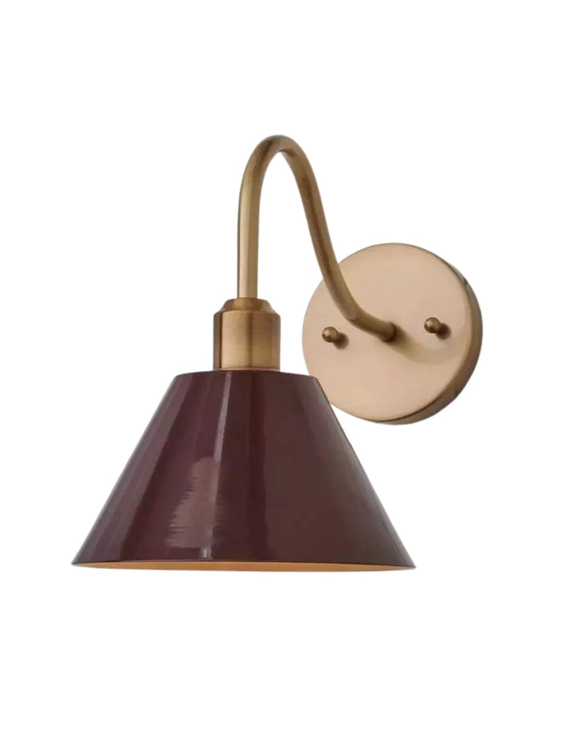 Aplique industrial moderno cónico con silueta de metal limpio